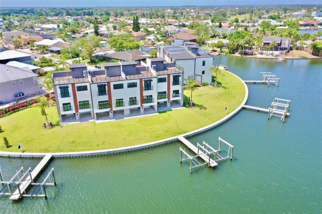 En Venta: $840,000 (4 camas, 2 baños, 2396 Pies cuadrados)