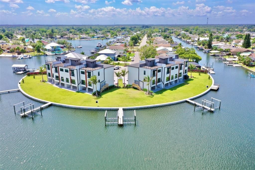 En Venta: $840,000 (4 camas, 2 baños, 2396 Pies cuadrados)