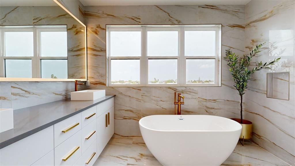 En Venta: $840,000 (4 camas, 2 baños, 2396 Pies cuadrados)