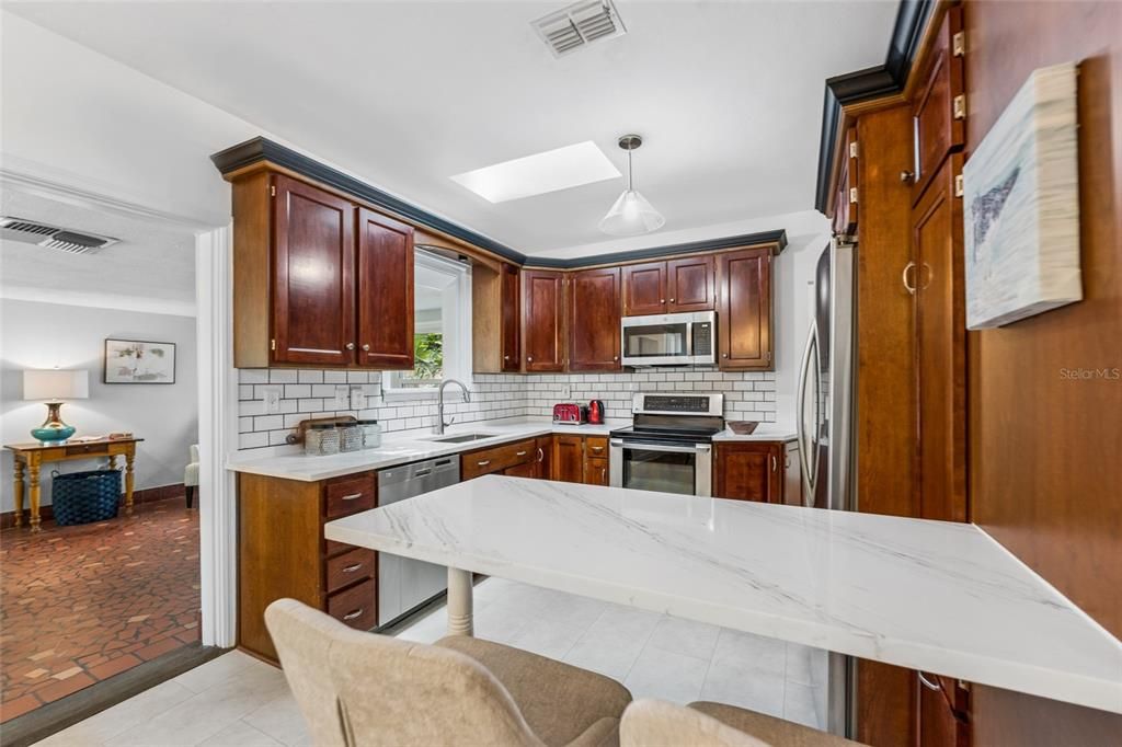 For Sale: $1,124,000 (3 beds, 2 baths, 1784 Square Feet)