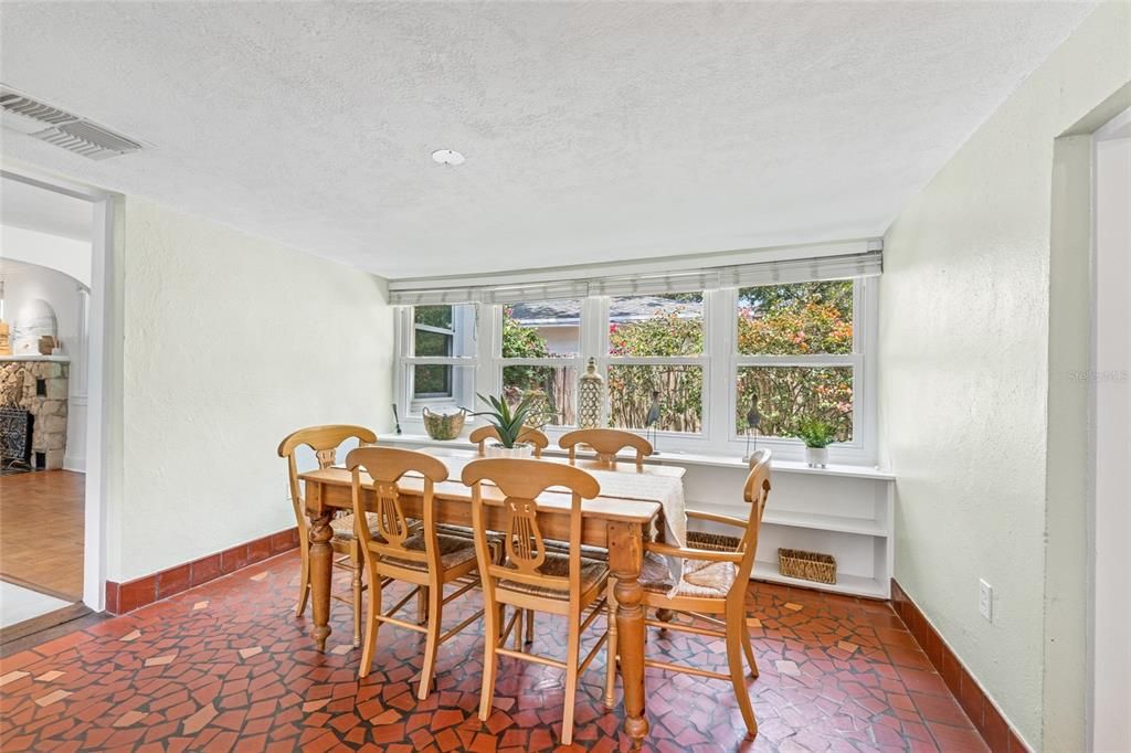 For Sale: $1,124,000 (3 beds, 2 baths, 1784 Square Feet)