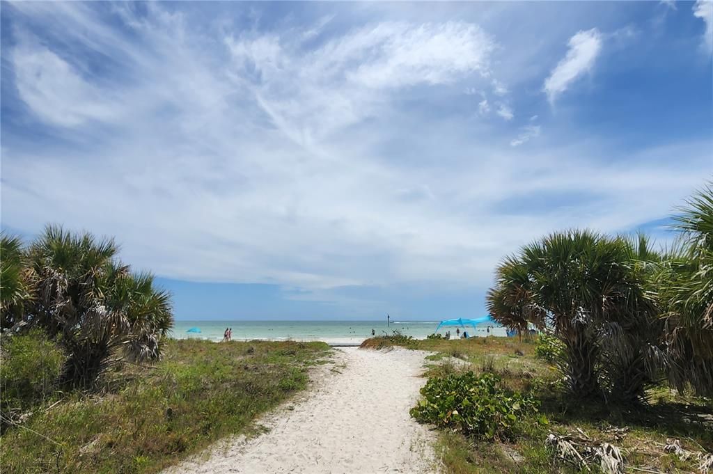 For Sale: $1,124,000 (3 beds, 2 baths, 1784 Square Feet)