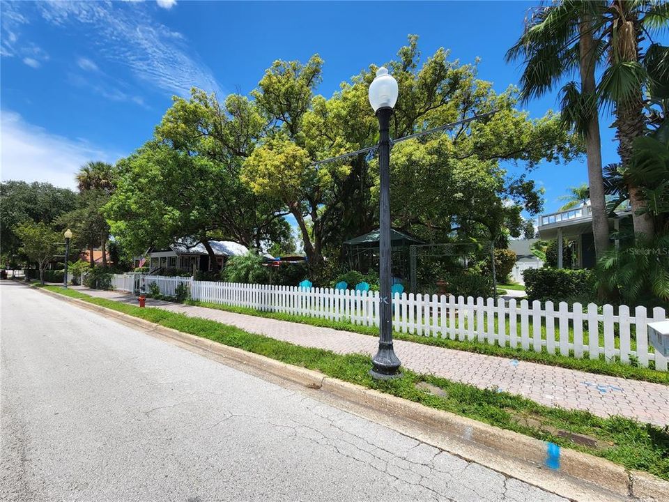 For Sale: $1,124,000 (3 beds, 2 baths, 1784 Square Feet)