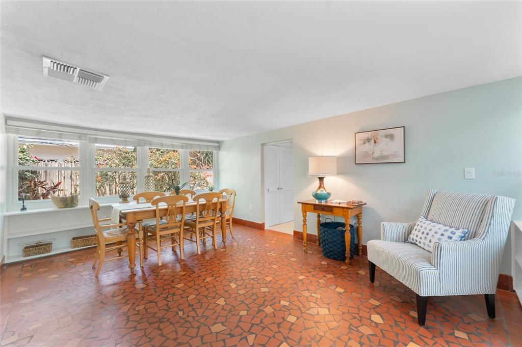 For Sale: $1,124,000 (3 beds, 2 baths, 1784 Square Feet)