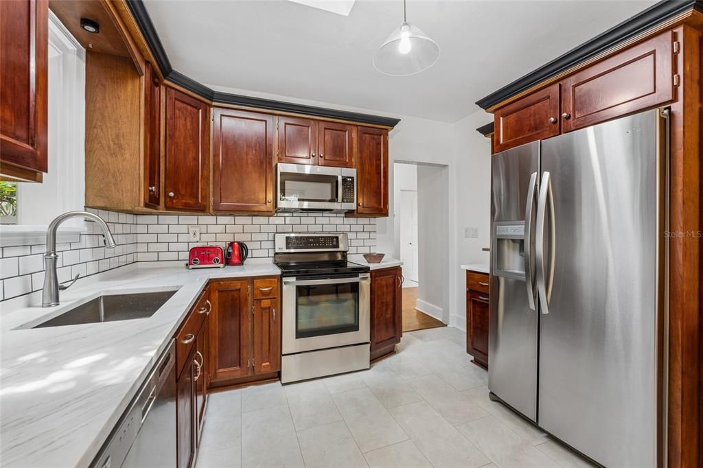 For Sale: $1,124,000 (3 beds, 2 baths, 1784 Square Feet)