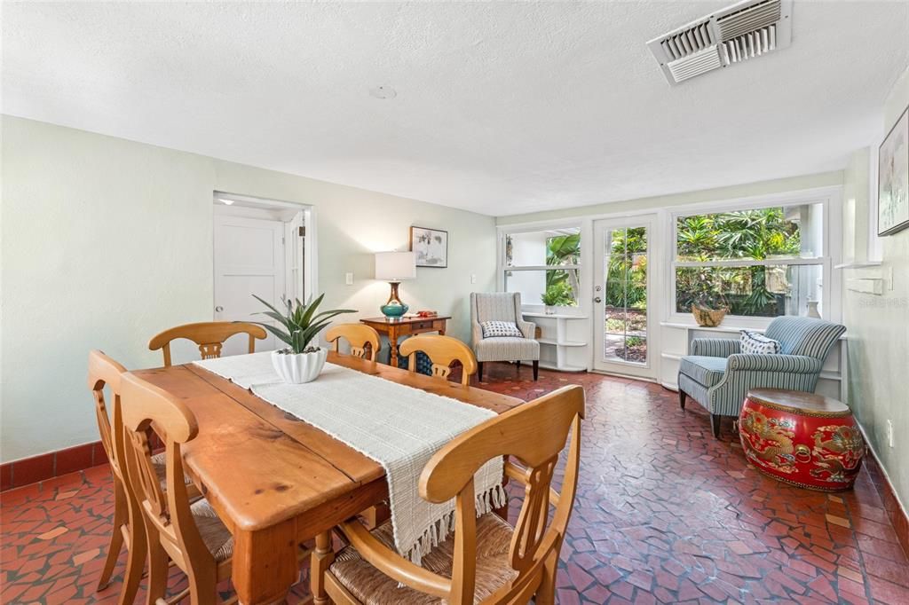 For Sale: $1,124,000 (3 beds, 2 baths, 1784 Square Feet)