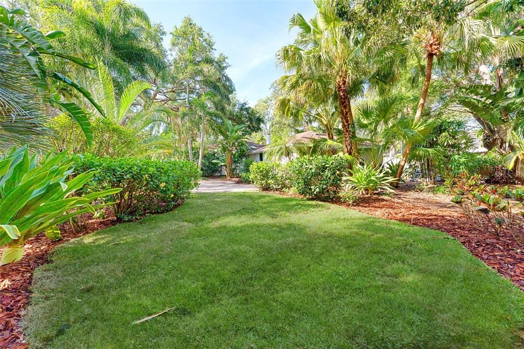 For Sale: $1,124,000 (3 beds, 2 baths, 1784 Square Feet)