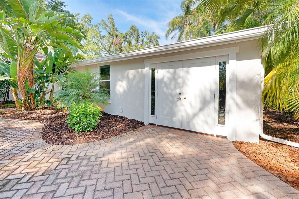 For Sale: $1,124,000 (3 beds, 2 baths, 1784 Square Feet)
