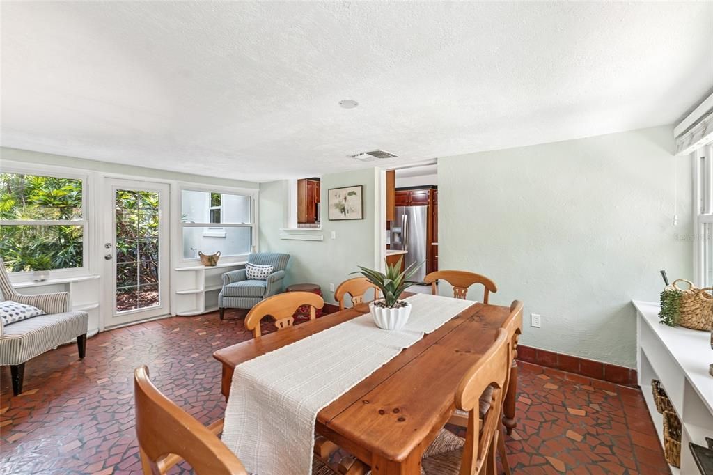 For Sale: $1,124,000 (3 beds, 2 baths, 1784 Square Feet)