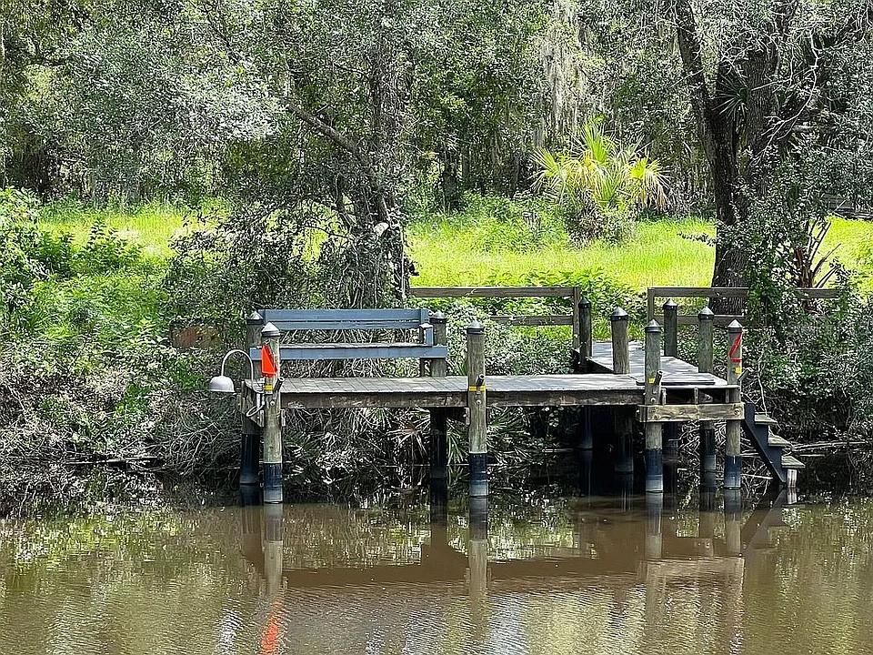 На продажу: $121,900 (0.28 acres)