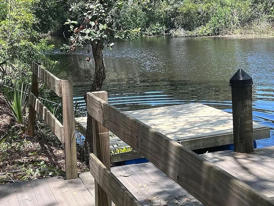 На продажу: $121,900 (0.28 acres)