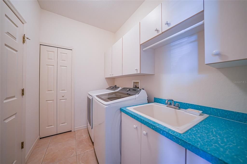 For Sale: $649,900 (4 beds, 3 baths, 2562 Square Feet)