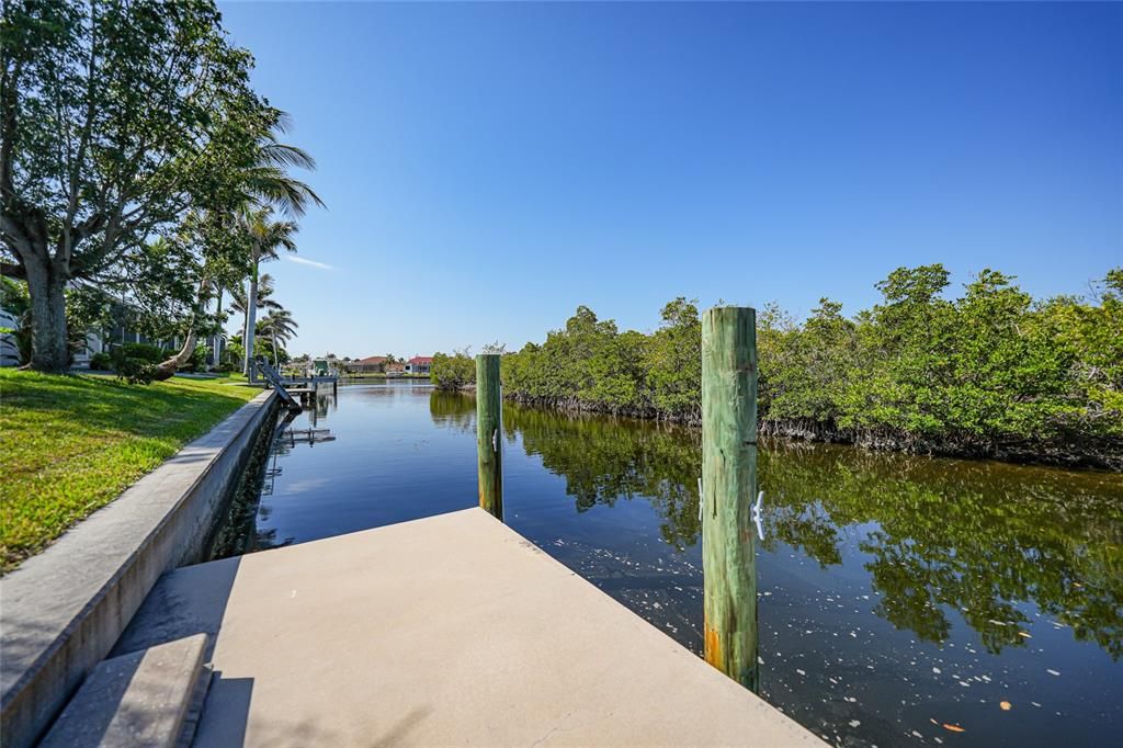 For Sale: $649,900 (4 beds, 3 baths, 2562 Square Feet)