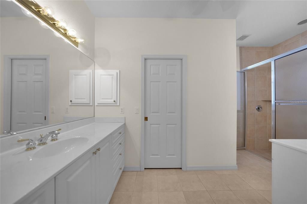 For Sale: $649,900 (4 beds, 3 baths, 2562 Square Feet)