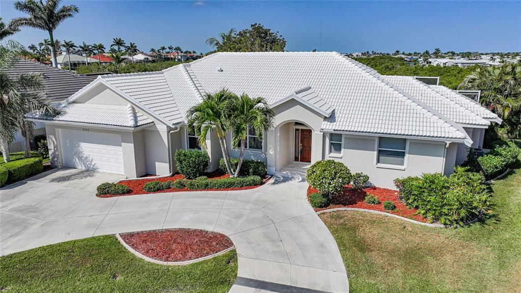 For Sale: $649,900 (4 beds, 3 baths, 2562 Square Feet)