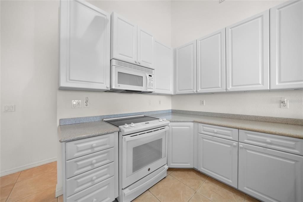 For Sale: $649,900 (4 beds, 3 baths, 2562 Square Feet)