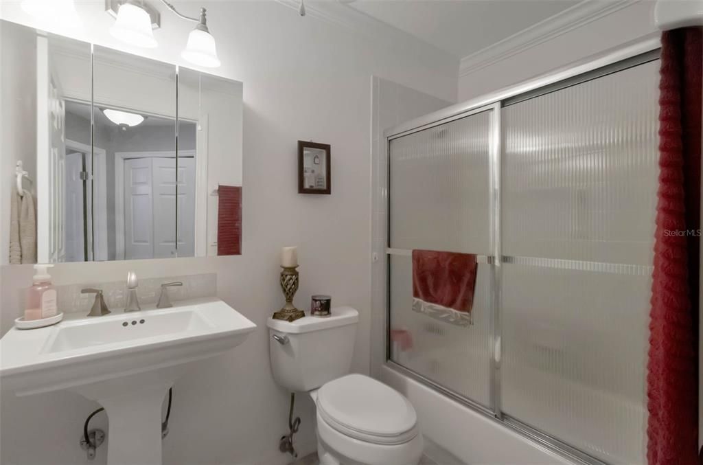 For Sale: $285,000 (3 beds, 2 baths, 1594 Square Feet)