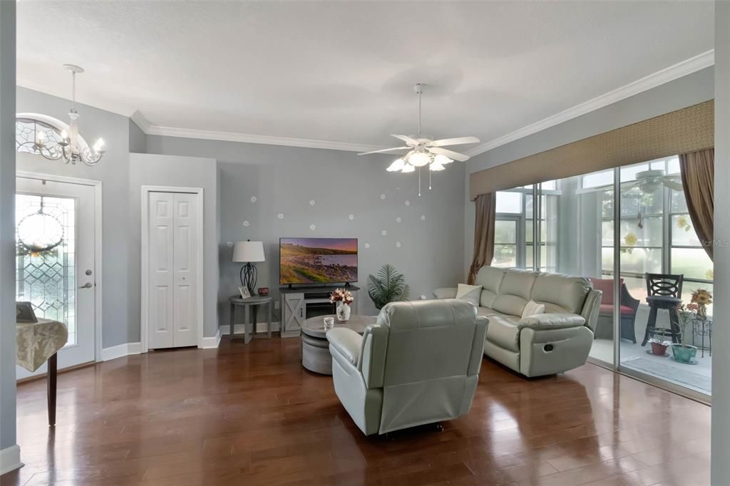 For Sale: $285,000 (3 beds, 2 baths, 1594 Square Feet)