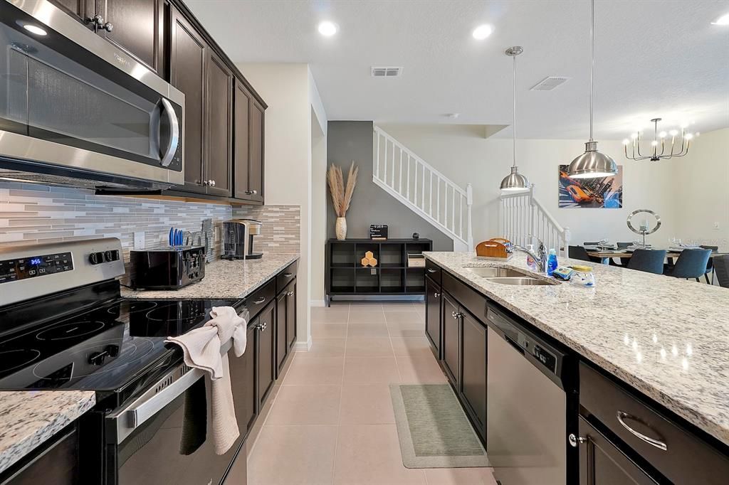 For Sale: $489,000 (5 beds, 4 baths, 2283 Square Feet)