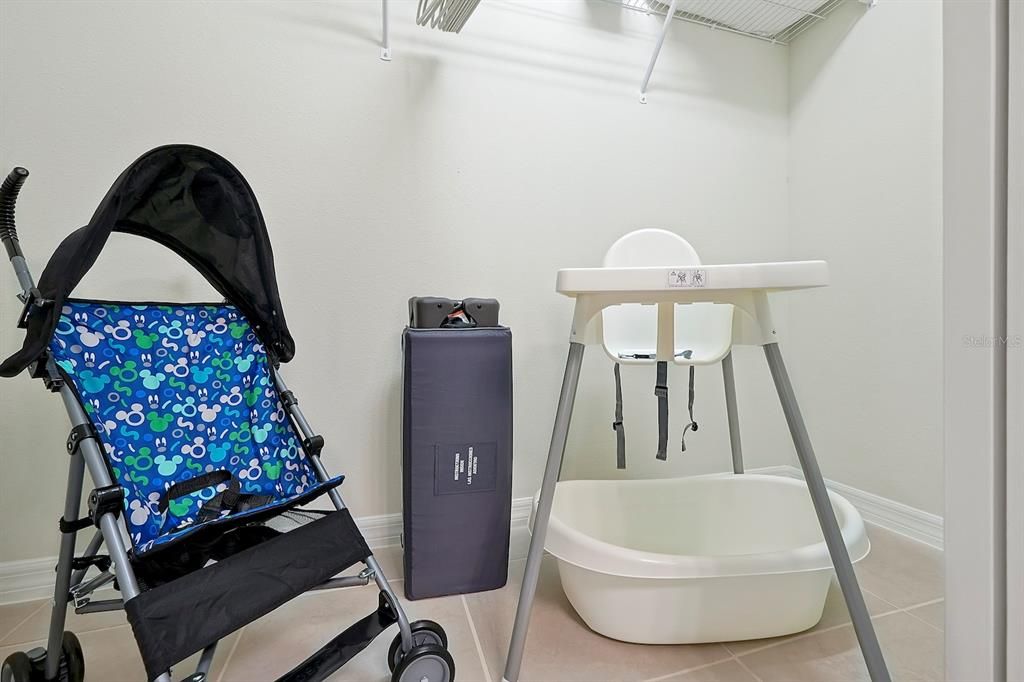 For Sale: $489,000 (5 beds, 4 baths, 2283 Square Feet)