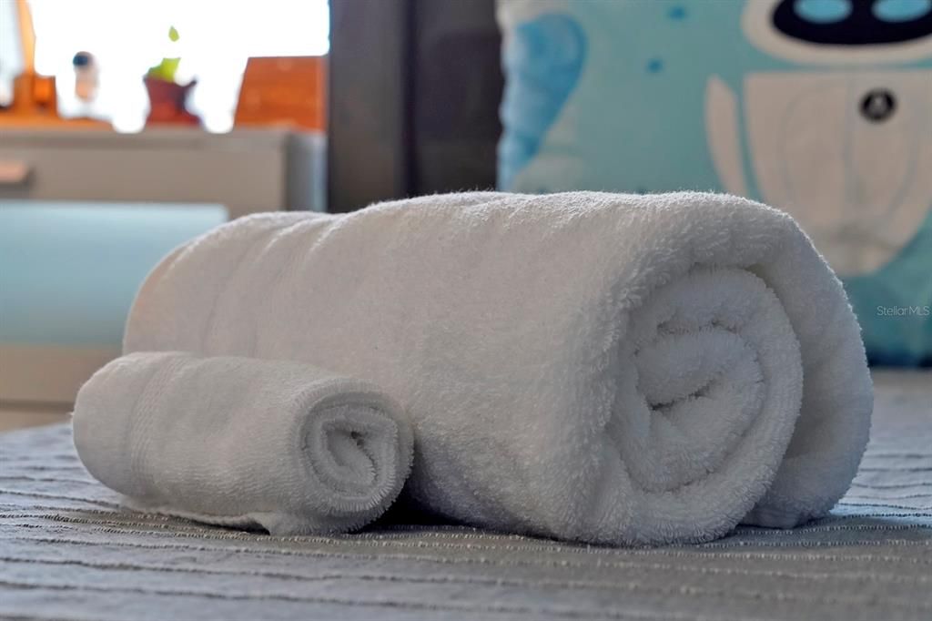 For Sale: $489,000 (5 beds, 4 baths, 2283 Square Feet)