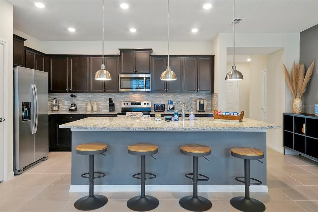 For Sale: $489,000 (5 beds, 4 baths, 2283 Square Feet)