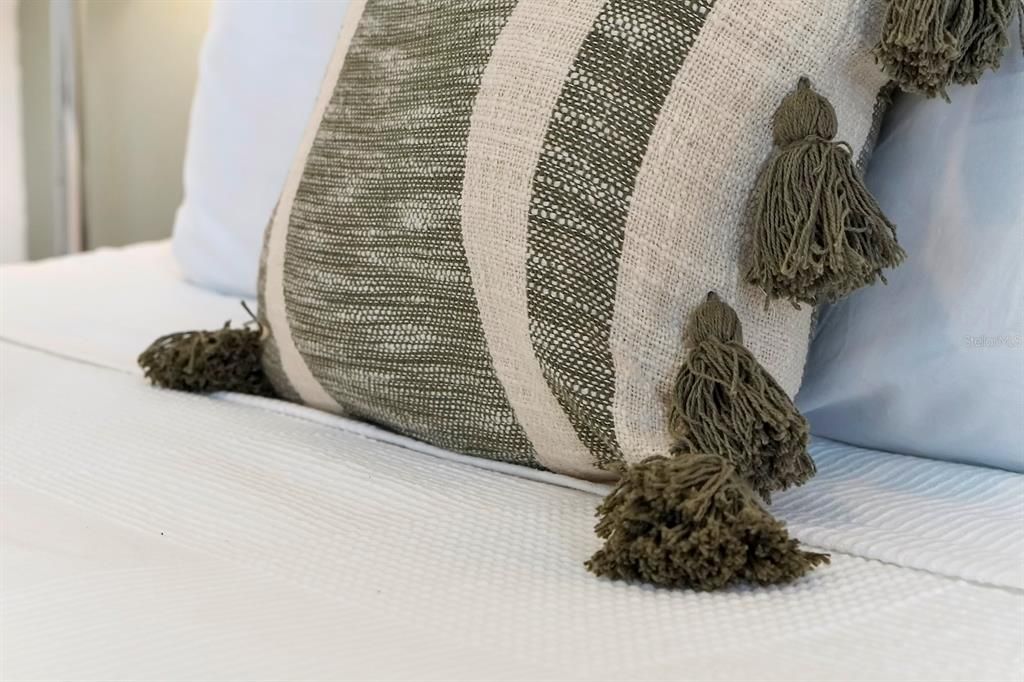 For Sale: $489,000 (5 beds, 4 baths, 2283 Square Feet)