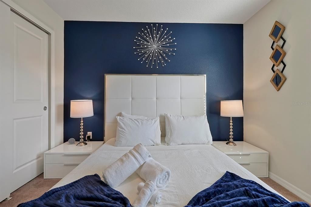 For Sale: $489,000 (5 beds, 4 baths, 2283 Square Feet)