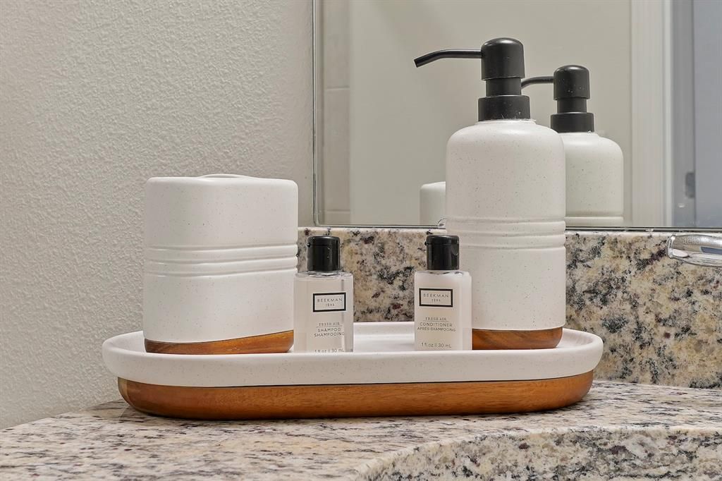 For Sale: $489,000 (5 beds, 4 baths, 2283 Square Feet)