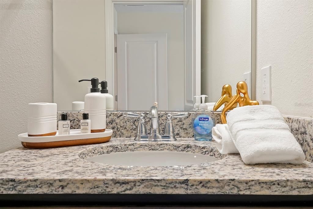 For Sale: $489,000 (5 beds, 4 baths, 2283 Square Feet)