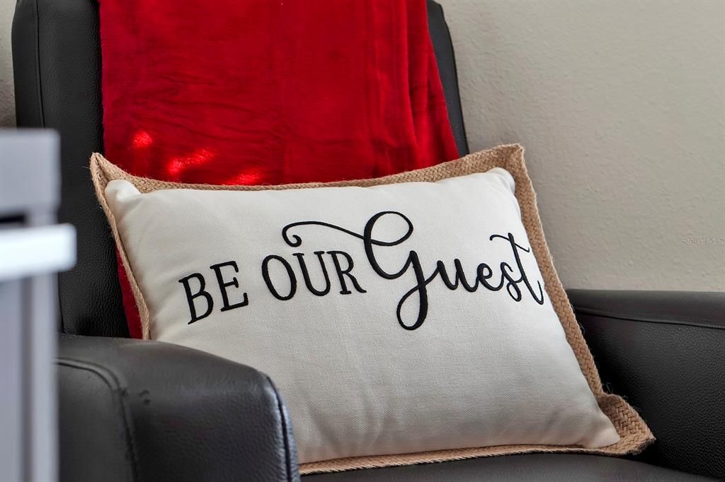 For Sale: $489,000 (5 beds, 4 baths, 2283 Square Feet)