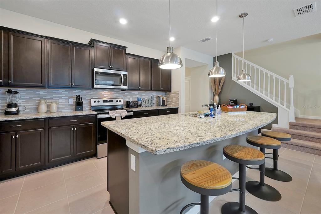 For Sale: $489,000 (5 beds, 4 baths, 2283 Square Feet)