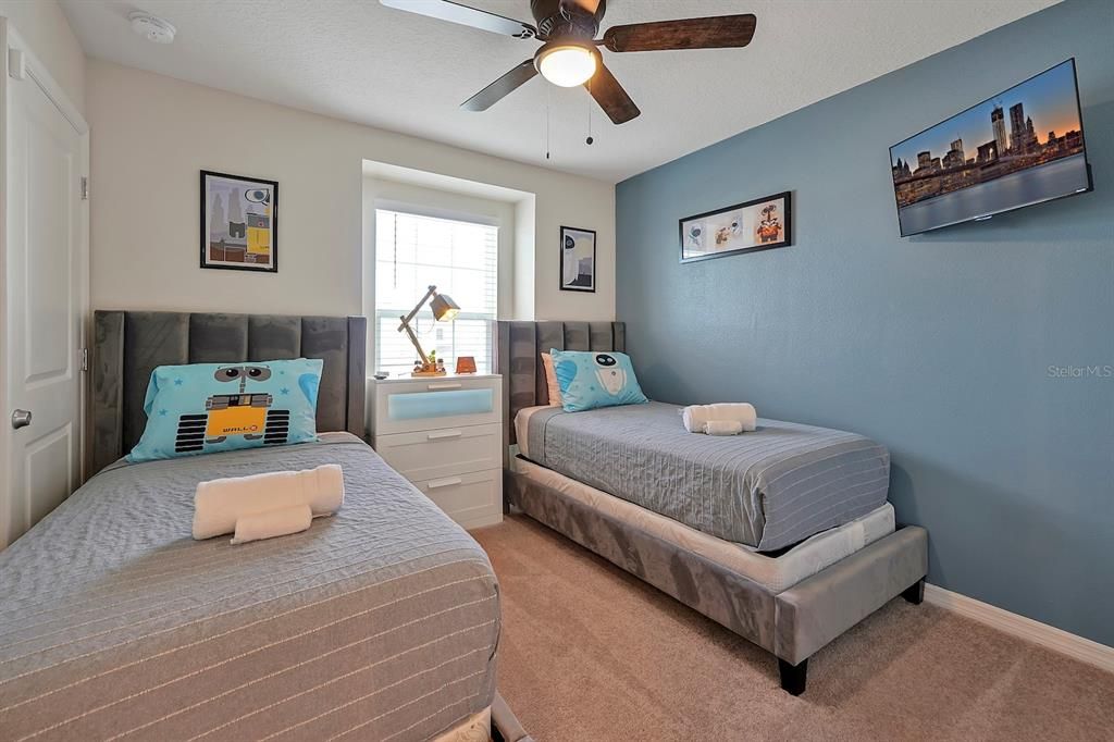 For Sale: $489,000 (5 beds, 4 baths, 2283 Square Feet)