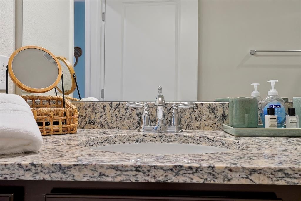 For Sale: $489,000 (5 beds, 4 baths, 2283 Square Feet)