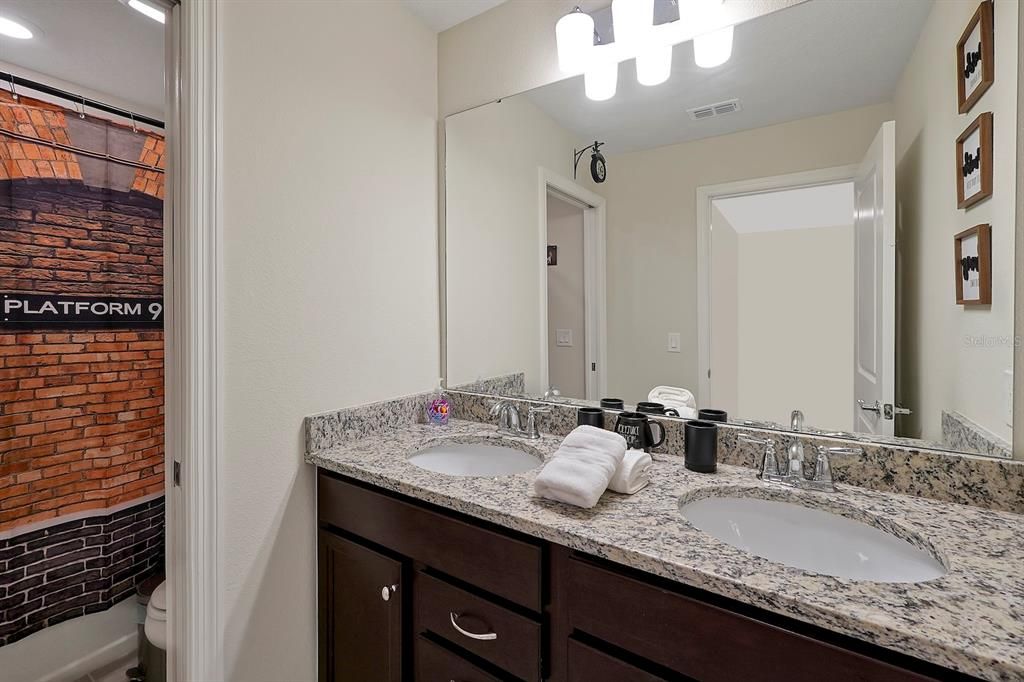 For Sale: $489,000 (5 beds, 4 baths, 2283 Square Feet)