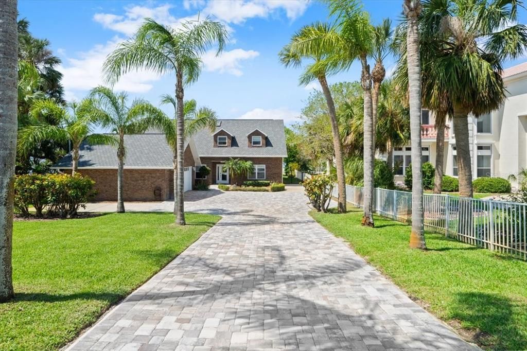 For Sale: $1,750,000 (3 beds, 2 baths, 3230 Square Feet)