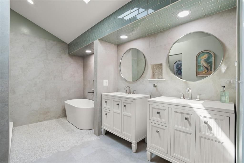 For Sale: $1,750,000 (3 beds, 2 baths, 3230 Square Feet)