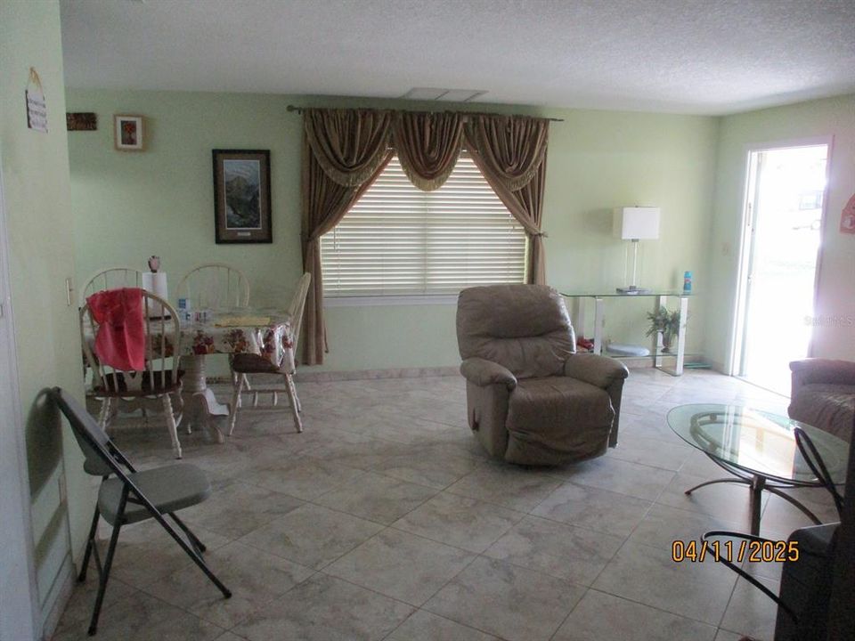 На продажу: $340,000 (4 спален, 2 ванн, 1740 Квадратных фут)