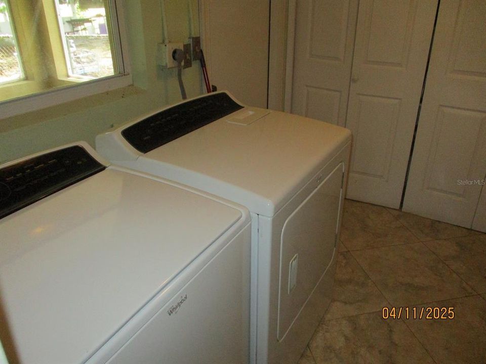 На продажу: $340,000 (4 спален, 2 ванн, 1740 Квадратных фут)