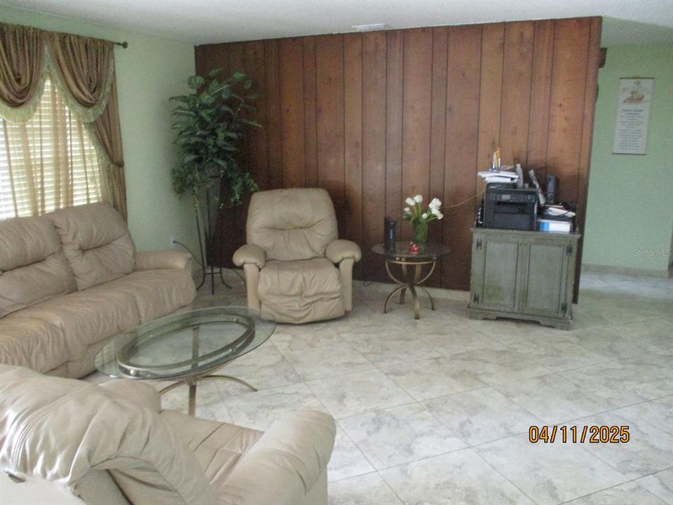 На продажу: $340,000 (4 спален, 2 ванн, 1740 Квадратных фут)