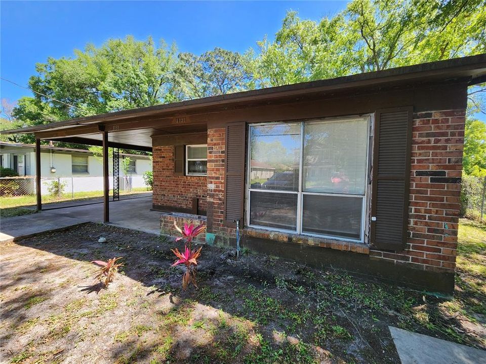 Recently Rented: $1,150 (3 beds, 1 baths, 992 Square Feet)