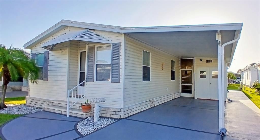 For Sale: $129,500 (2 beds, 2 baths, 960 Square Feet)