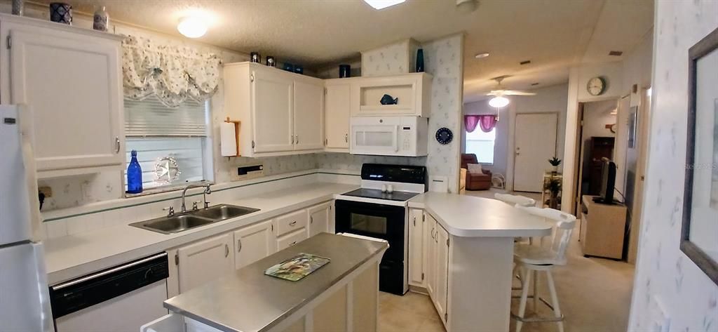 For Sale: $129,500 (2 beds, 2 baths, 960 Square Feet)