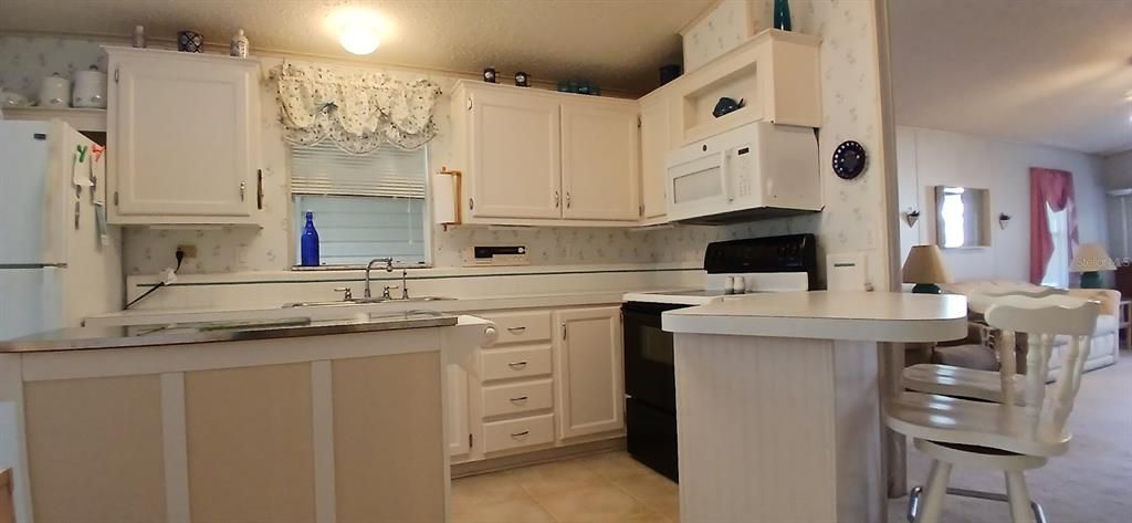 For Sale: $129,500 (2 beds, 2 baths, 960 Square Feet)