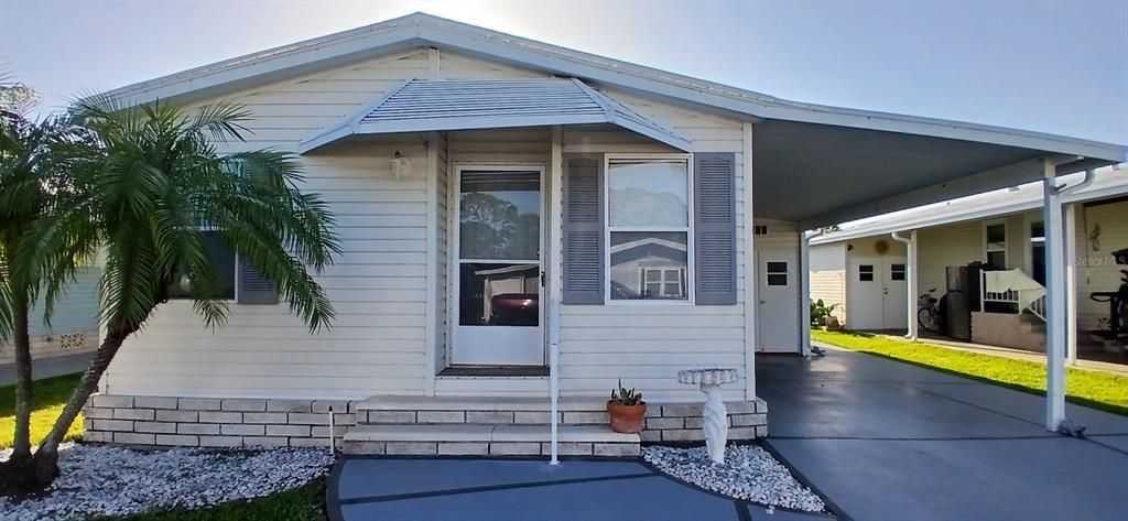 For Sale: $129,500 (2 beds, 2 baths, 960 Square Feet)