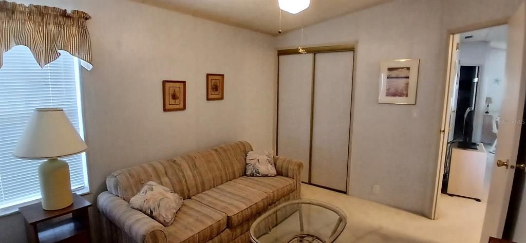 For Sale: $129,500 (2 beds, 2 baths, 960 Square Feet)