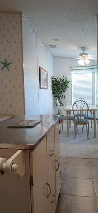 For Sale: $129,500 (2 beds, 2 baths, 960 Square Feet)