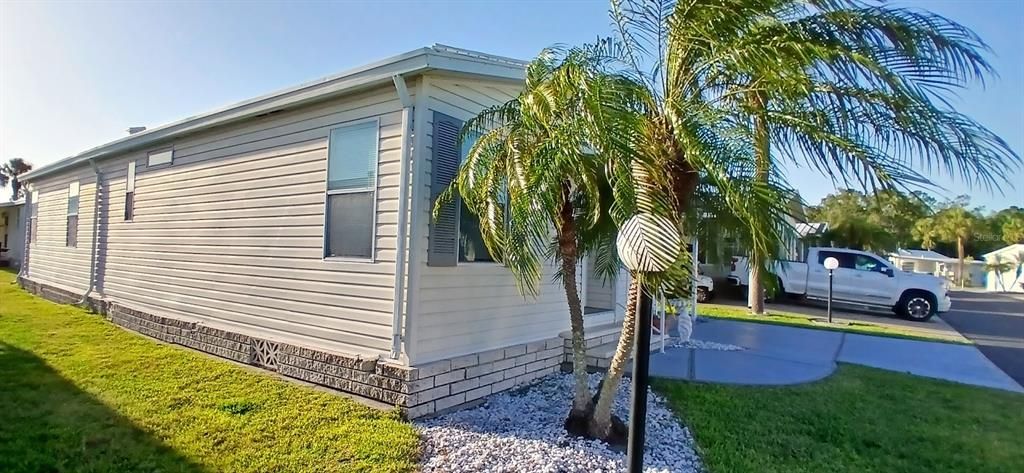 For Sale: $129,500 (2 beds, 2 baths, 960 Square Feet)