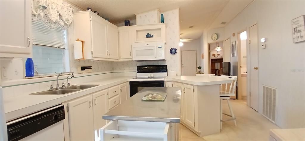 For Sale: $129,500 (2 beds, 2 baths, 960 Square Feet)