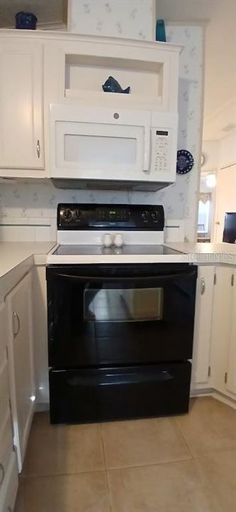 For Sale: $129,500 (2 beds, 2 baths, 960 Square Feet)